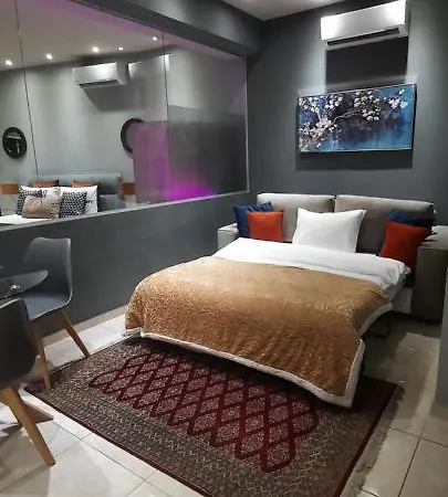 River アパート ラリサ