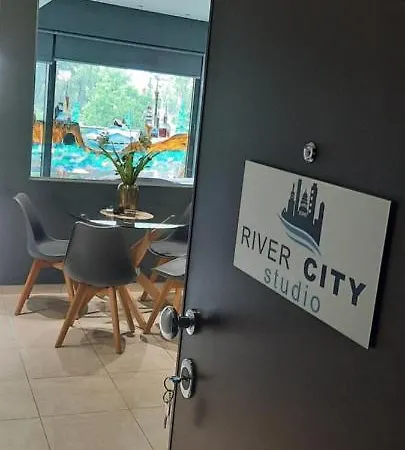 River Apartment *