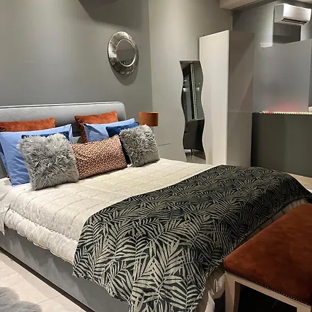 River アパート ラリサ